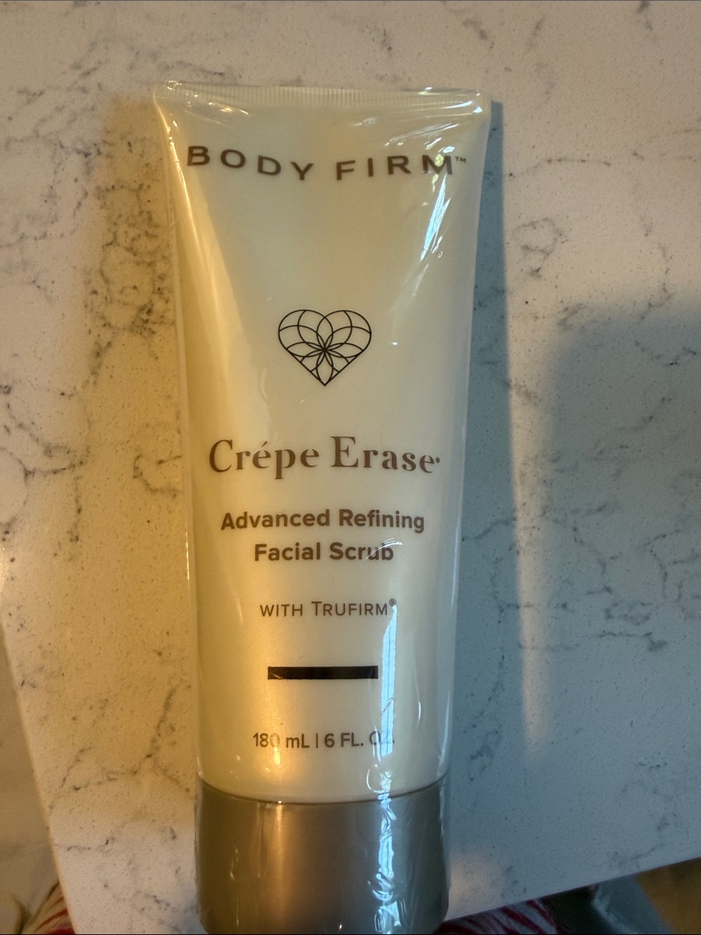 Crêpe Erase Advanced Refining Facial Scrub — White